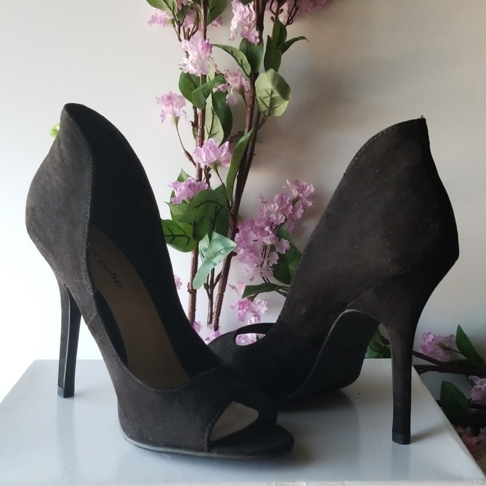 Shoes - Picture 4 of 7